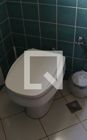 Casa à venda com 299m², 3 quartos e 4 vagas Casa à venda com 299m², 3 quartos e 4 vagasDetalhe do banheiro 1