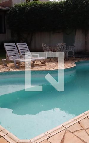 Casa à venda com 299m², 3 quartos e 4 vagas Casa à venda com 299m², 3 quartos e 4 vagasPiscina