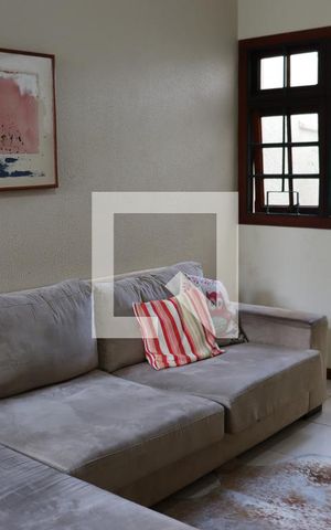 Casa à venda com 299m², 3 quartos e 4 vagas Casa à venda com 299m², 3 quartos e 4 vagasSala de TV