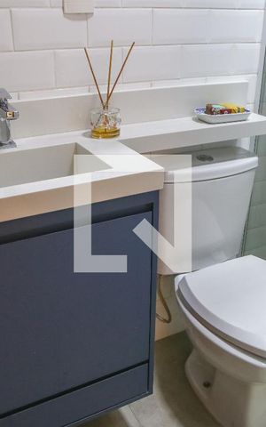 Casa de condomínio à venda com 168m², 4 quartos e 2 vagas Casa de condomínio à venda com 168m², 4 quartos e 2 vagasBanheiro de serviço