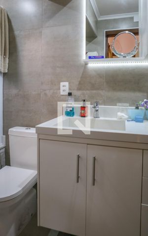 Casa de condomínio à venda com 168m², 4 quartos e 2 vagas Casa de condomínio à venda com 168m², 4 quartos e 2 vagasBanheiro da Suíte