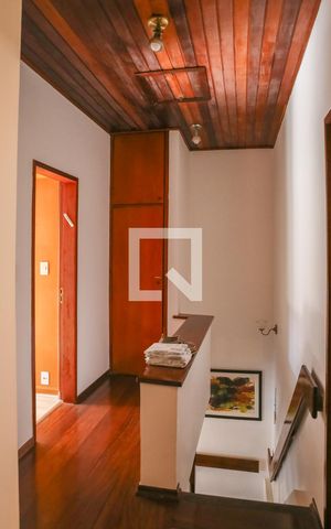 Casa de condomínio à venda com 168m², 4 quartos e 2 vagas Casa de condomínio à venda com 168m², 4 quartos e 2 vagasCorredor