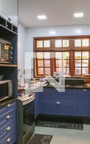 Casa de condomínio à venda com 168m², 4 quartos e 2 vagas Casa de condomínio à venda com 168m², 4 quartos e 2 vagasCozinha