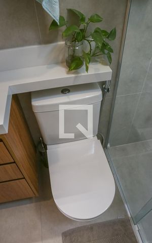 Casa de condomínio à venda com 168m², 4 quartos e 2 vagas Casa de condomínio à venda com 168m², 4 quartos e 2 vagasBanheiro Social