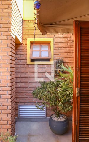 Casa de condomínio à venda com 168m², 4 quartos e 2 vagas Casa de condomínio à venda com 168m², 4 quartos e 2 vagasSacada da Suíte