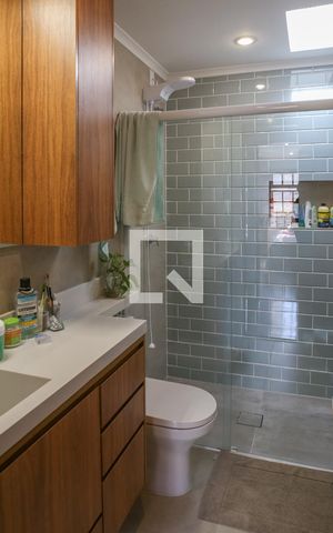 Casa de condomínio à venda com 168m², 4 quartos e 2 vagas Casa de condomínio à venda com 168m², 4 quartos e 2 vagasBanheiro Social