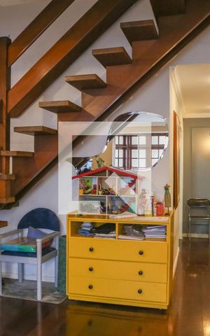 Casa de condomínio à venda com 168m², 4 quartos e 2 vagas Casa de condomínio à venda com 168m², 4 quartos e 2 vagasSala