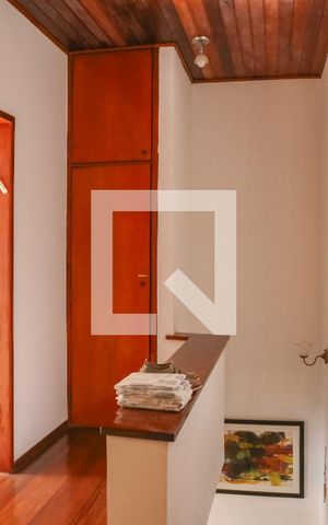 Casa de condomínio à venda com 168m², 4 quartos e 2 vagas Casa de condomínio à venda com 168m², 4 quartos e 2 vagasCorredor