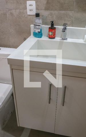 Casa de condomínio à venda com 168m², 4 quartos e 2 vagas Casa de condomínio à venda com 168m², 4 quartos e 2 vagasBanheiro da Suíte