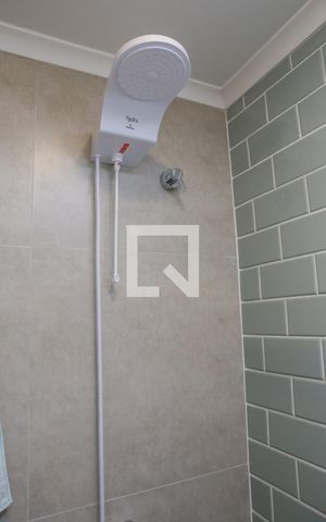 Casa de condomínio à venda com 168m², 4 quartos e 2 vagas Casa de condomínio à venda com 168m², 4 quartos e 2 vagasBanheiro Social