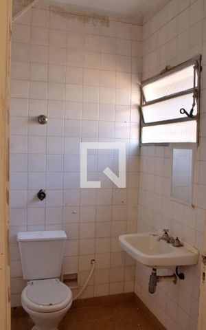 Casa à venda com 1500m², 5 quartos e NaN vagas Casa à venda com 1500m², 5 quartos e NaN vagasBanheiro de serviço