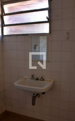 Casa à venda com 1500m², 5 quartos e NaN vagas Casa à venda com 1500m², 5 quartos e NaN vagasBanheiro de serviço
