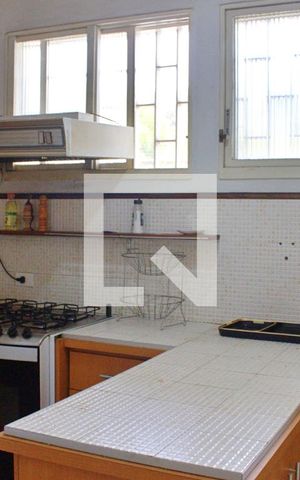 Casa à venda com 1500m², 5 quartos e NaN vagas Casa à venda com 1500m², 5 quartos e NaN vagasCozinha