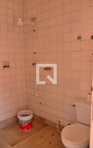 Casa à venda com 1500m², 5 quartos e NaN vagas Casa à venda com 1500m², 5 quartos e NaN vagasBanheiro de serviço