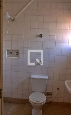 Casa à venda com 1500m², 5 quartos e NaN vagas Casa à venda com 1500m², 5 quartos e NaN vagasBanheiro de serviço