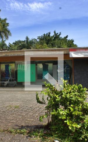 Casa à venda com 1500m², 5 quartos e NaN vagas Casa à venda com 1500m², 5 quartos e NaN vagasFachada