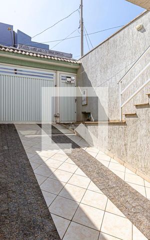 Casa à venda com 254m², 4 quartos e 8 vagas Casa à venda com 254m², 4 quartos e 8 vagasGaragem
