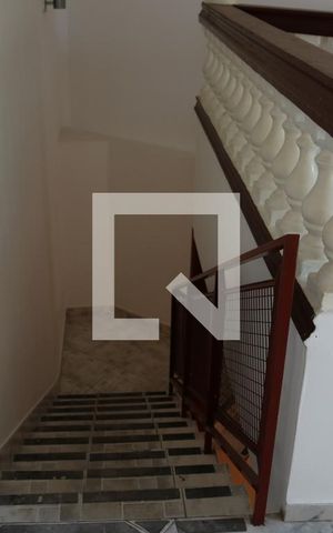 Casa à venda com 200m², 4 quartos e 2 vagasEscada e Hall dos Quartos