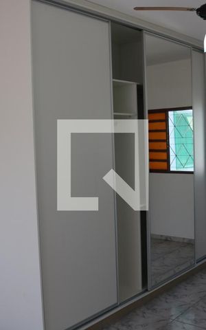 Casa à venda com 200m², 4 quartos e 2 vagasSuíte 2