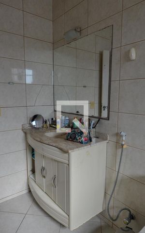 Casa de condomínio à venda com 180m², 4 quartos e 1 vaga Casa de condomínio à venda com 180m², 4 quartos e 1 vagaBanheiro