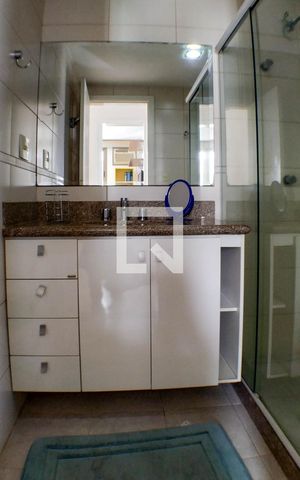 Apartamento para alugar com 85m², 2 quartos e 1 vaga Apartamento para alugar com 85m², 2 quartos e 1 vagaBanheiro social