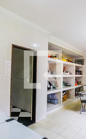 Casa à venda com 350m², 4 quartos e 3 vagas Casa à venda com 350m², 4 quartos e 3 vagasCozinha