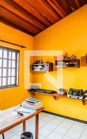 Casa à venda com 350m², 4 quartos e 3 vagas Casa à venda com 350m², 4 quartos e 3 vagasQuarto / Escritório