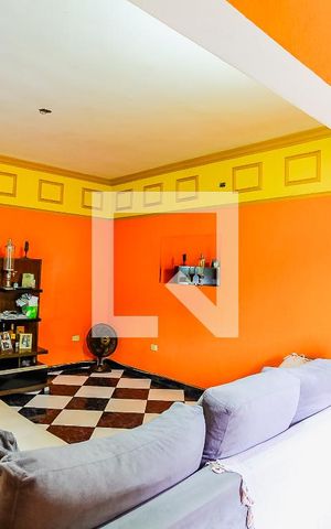 Casa à venda com 350m², 4 quartos e 3 vagas Casa à venda com 350m², 4 quartos e 3 vagasSala