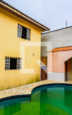 Casa à venda com 350m², 4 quartos e 3 vagas Casa à venda com 350m², 4 quartos e 3 vagasÁrea de Lazer - Piscina