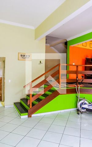 Casa à venda com 350m², 4 quartos e 3 vagas Casa à venda com 350m², 4 quartos e 3 vagasSala
