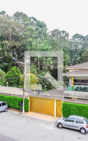 Casa à venda com 350m², 4 quartos e 3 vagas Casa à venda com 350m², 4 quartos e 3 vagasVaranda - Vista