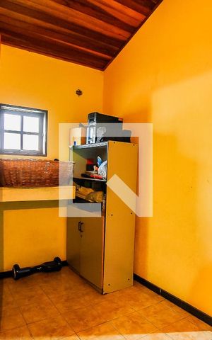 Casa à venda com 350m², 4 quartos e 3 vagas Casa à venda com 350m², 4 quartos e 3 vagasSaleta / Hall Dormitórios