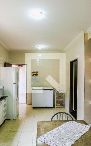 Casa à venda com 350m², 4 quartos e 3 vagas Casa à venda com 350m², 4 quartos e 3 vagasCozinha