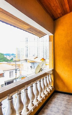 Casa à venda com 350m², 4 quartos e 3 vagas Casa à venda com 350m², 4 quartos e 3 vagasSuíte 2 - Varanda