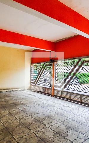 Casa à venda com 350m², 4 quartos e 3 vagas Casa à venda com 350m², 4 quartos e 3 vagasGaragem
