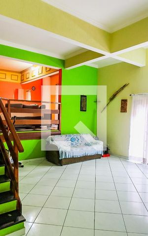 Casa à venda com 350m², 4 quartos e 3 vagas Casa à venda com 350m², 4 quartos e 3 vagasSala