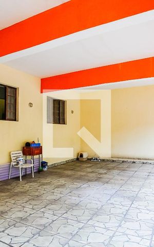 Casa à venda com 350m², 4 quartos e 3 vagas Casa à venda com 350m², 4 quartos e 3 vagasGaragem