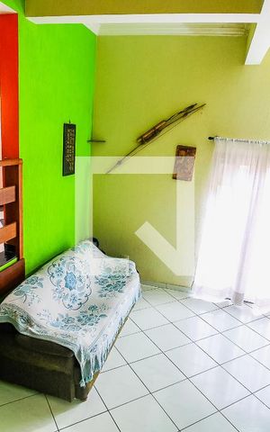 Casa à venda com 350m², 4 quartos e 3 vagas Casa à venda com 350m², 4 quartos e 3 vagasSala