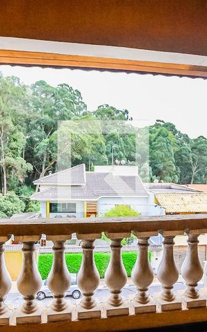 Casa à venda com 350m², 4 quartos e 3 vagas Casa à venda com 350m², 4 quartos e 3 vagasSuíte 2 - Varanda