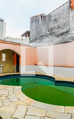 Casa à venda com 350m², 4 quartos e 3 vagas Casa à venda com 350m², 4 quartos e 3 vagasÁrea de Lazer - Piscina