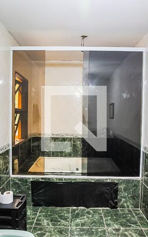 Casa à venda com 350m², 4 quartos e 3 vagas Casa à venda com 350m², 4 quartos e 3 vagasSuíte 1 - Banheiro