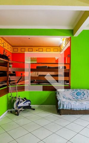 Casa à venda com 350m², 4 quartos e 3 vagas Casa à venda com 350m², 4 quartos e 3 vagasSala