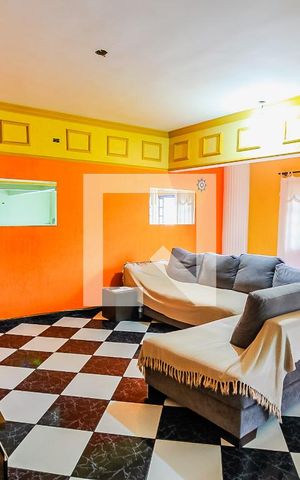 Casa à venda com 350m², 4 quartos e 3 vagas Casa à venda com 350m², 4 quartos e 3 vagasSala