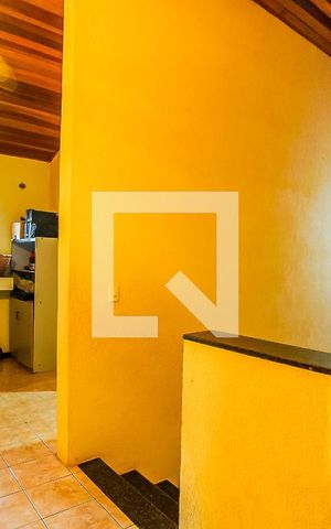 Casa à venda com 350m², 4 quartos e 3 vagas Casa à venda com 350m², 4 quartos e 3 vagasSaleta / Hall Dormitórios
