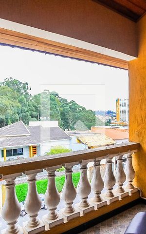Casa à venda com 350m², 4 quartos e 3 vagas Casa à venda com 350m², 4 quartos e 3 vagasSuíte 1 - Varanda