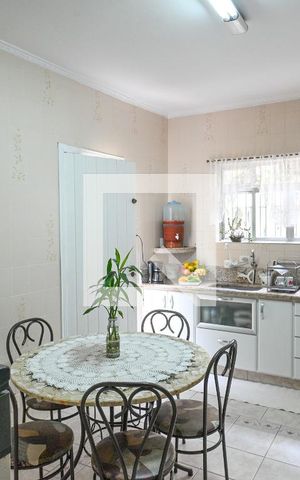 Casa à venda com 165m², 3 quartos e 2 vagas Casa à venda com 165m², 3 quartos e 2 vagasCozinha