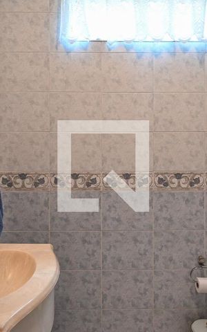 Casa à venda com 165m², 3 quartos e 2 vagas Casa à venda com 165m², 3 quartos e 2 vagasBanheiro Social 2