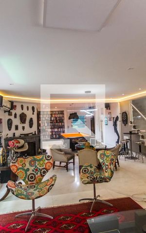 Casa à venda com 645m², 7 quartos e 3 vagas Casa à venda com 645m², 7 quartos e 3 vagasSala