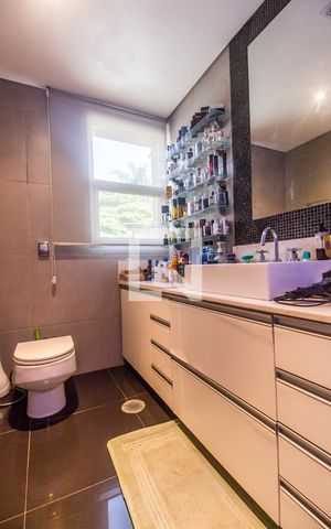 Casa à venda com 645m², 7 quartos e 3 vagas Casa à venda com 645m², 7 quartos e 3 vagasBanheiro da Suíte