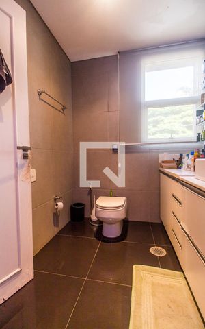 Casa à venda com 645m², 7 quartos e 3 vagas Casa à venda com 645m², 7 quartos e 3 vagasBanheiro da Suíte